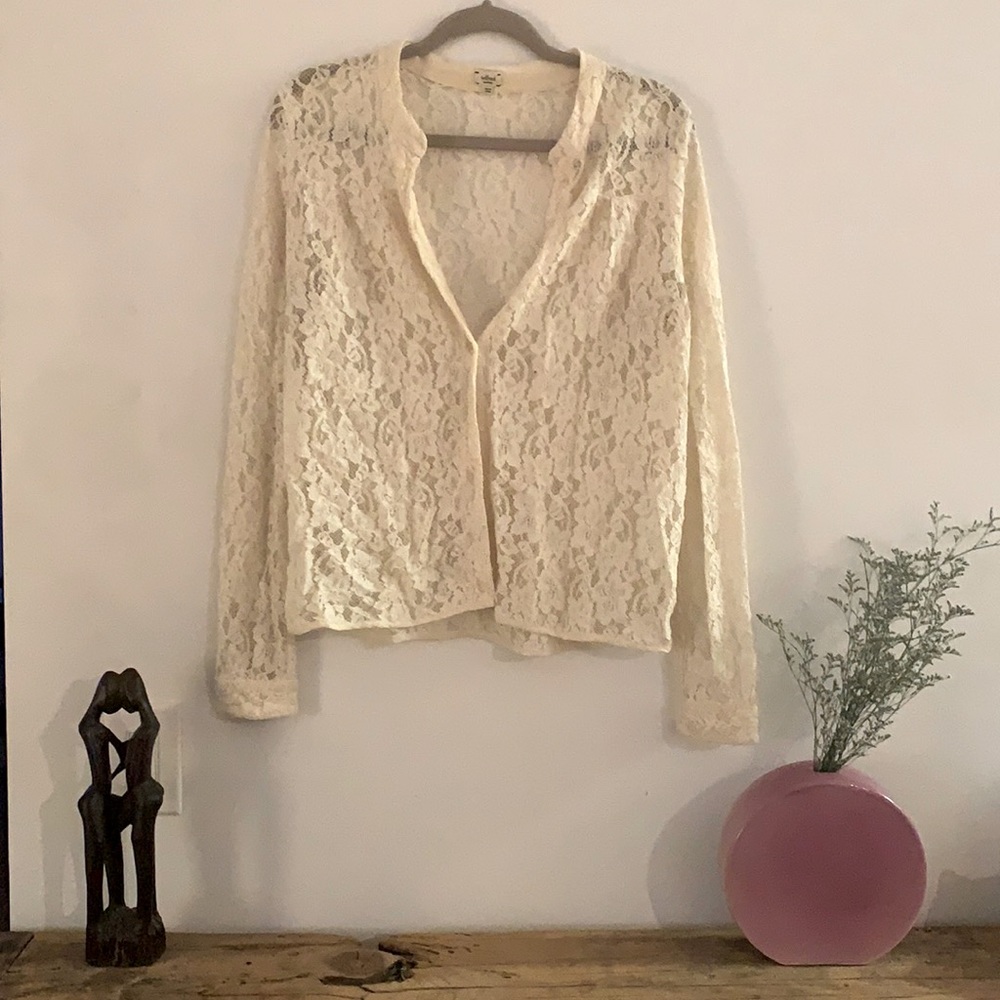Lace beige Wilfred Blouse. Medium.